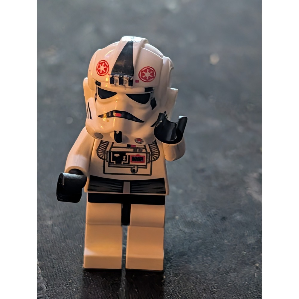 LEGO Star Wars Imperial AT-AT Driver Minifigure White Helmet Red Insignia